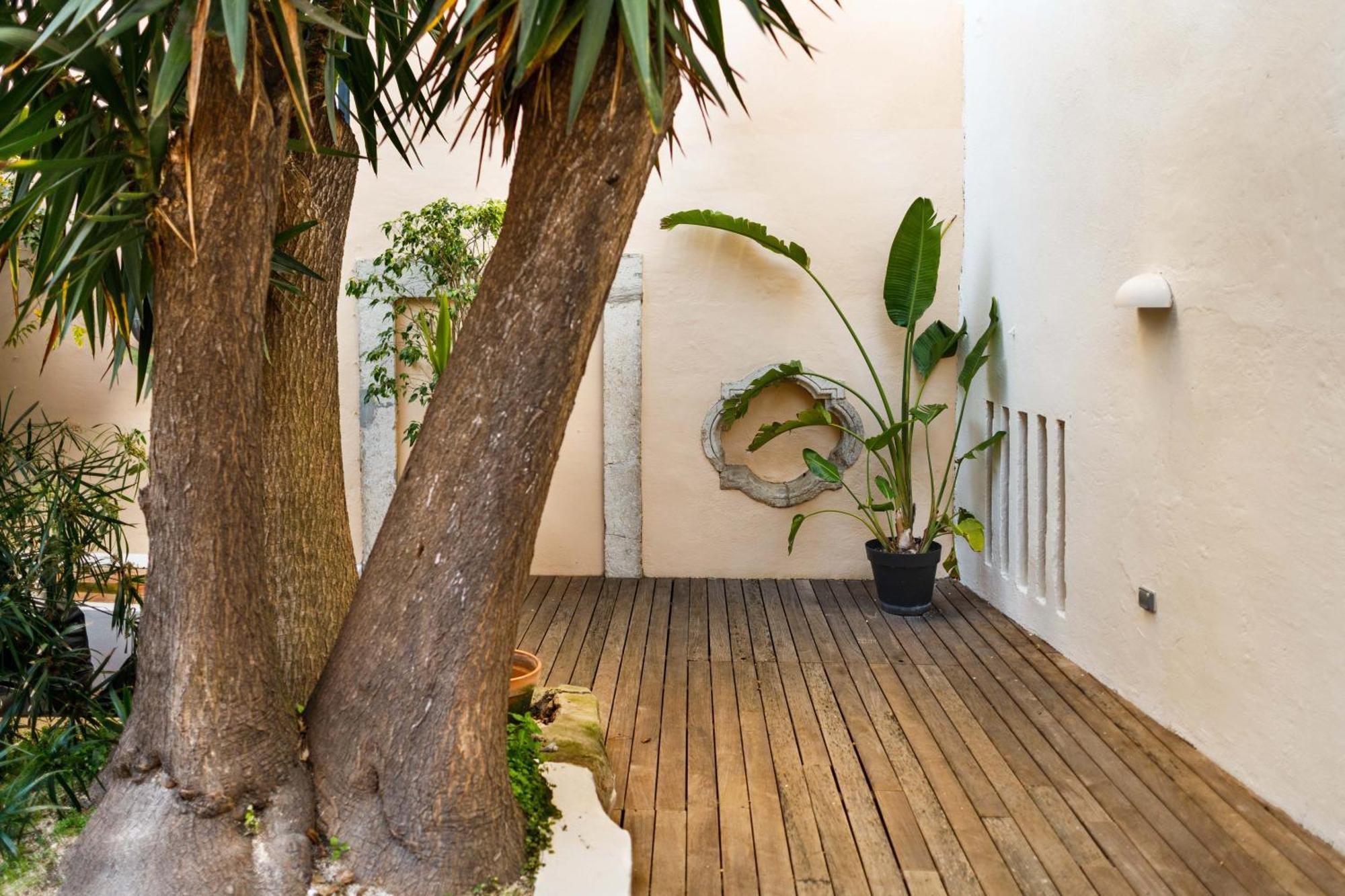 Apartamento Pool & Garden In The Heart Of *