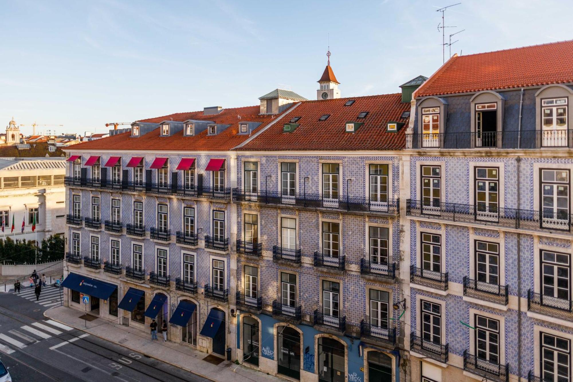 Pool & Garden In The Heart Of Lisboa